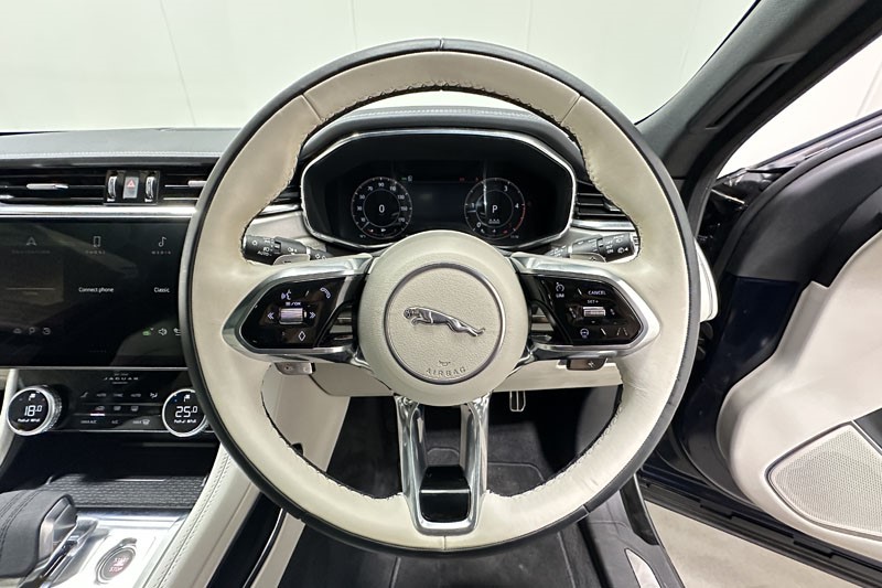 2023 (23) JAGUAR F-PACE 2.0 D200 R-Dynamic SE Black 5dr Auto AWD 3567818