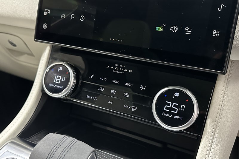 2023 (23) JAGUAR F-PACE 2.0 D200 R-Dynamic SE Black 5dr Auto AWD 3567823