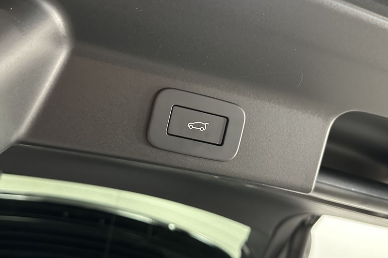 2023 (23) JAGUAR F-PACE 2.0 D200 R-Dynamic SE Black 5dr Auto AWD 3567841