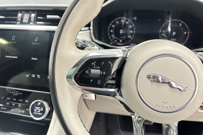 2023 (23) JAGUAR F-PACE 2.0 D200 R-Dynamic SE Black 5dr Auto AWD 3567819