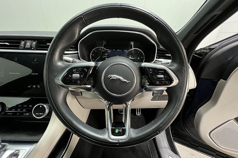 2022 (22) JAGUAR F-PACE 2.0 D200 R-Dynamic HSE 5dr Auto AWD 3573293