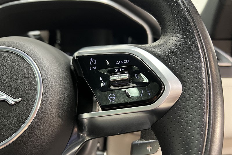 2022 (22) JAGUAR F-PACE 2.0 D200 R-Dynamic HSE 5dr Auto AWD 3573294