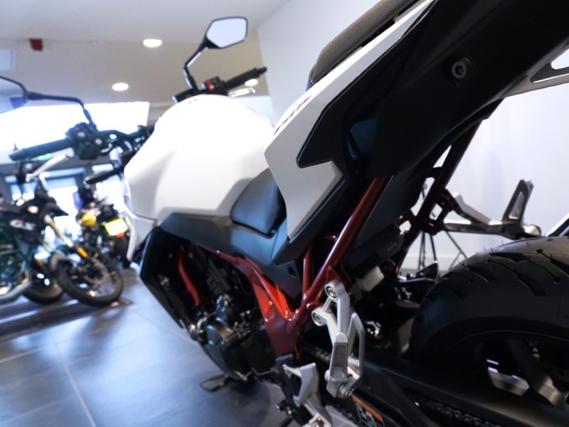  Honda CB750 Hornet 3233813