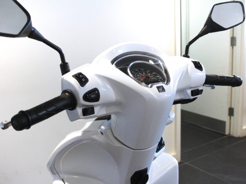  Honda NSC110 Vision 4487023