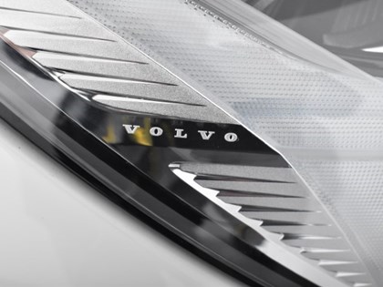 2022 (22) VOLVO XC60 2.0 B5P R DESIGN 5dr Geartronic