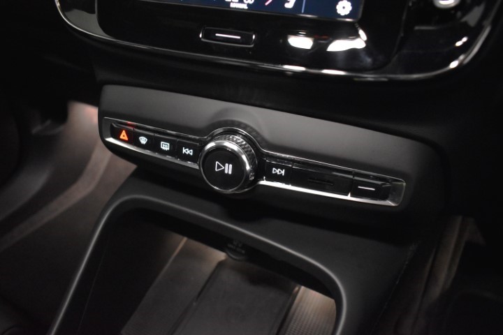 2022 (72) VOLVO XC40 170kW Recharge Plus 69kWh 5dr Auto 2950663