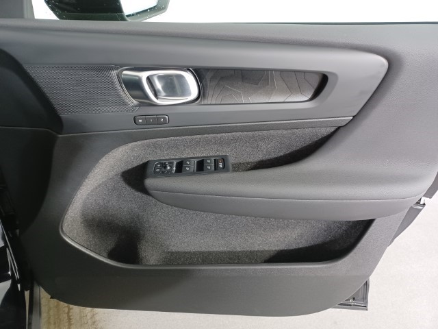 2022 (72) VOLVO XC40 170kW Recharge Plus 69kWh 5dr Auto 2950638