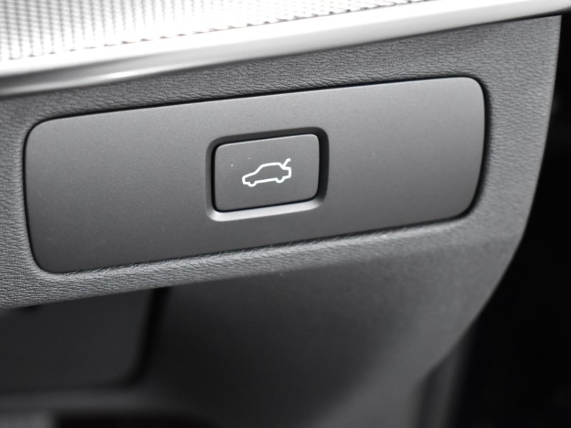 2024 (24) VOLVO XC90 2.0 B5P [250] Plus Dark 5dr AWD Geartronic 3356735