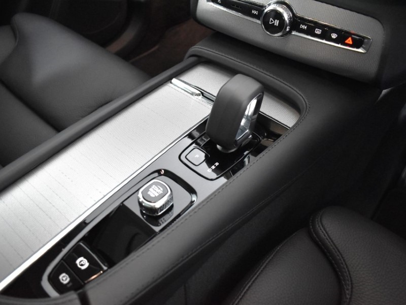 2024 (24) VOLVO XC90 2.0 B5P [250] Plus Dark 5dr AWD Geartronic 3356742