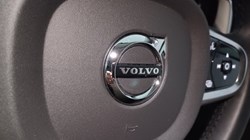 2023 (23) VOLVO XC60 2.0 B4D Plus Dark 5dr AWD Geartronic 3047998