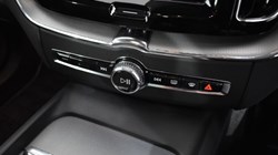 2021 (21) VOLVO XC60 2.0 T6 Recharge PHEV R DESIGN 5dr AWD Auto 3103023