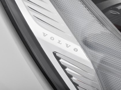 2022 (71) VOLVO XC60 2.0 B5P Momentum 5dr Geartronic
