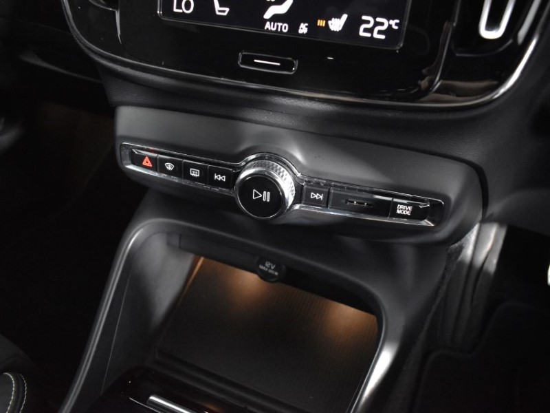 2018 (68) VOLVO XC40 2.0 T4 R DESIGN 5dr AWD Geartronic 3378628