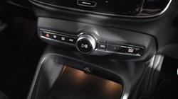 2018 (68) VOLVO XC40 2.0 T4 R DESIGN 5dr AWD Geartronic 3378628