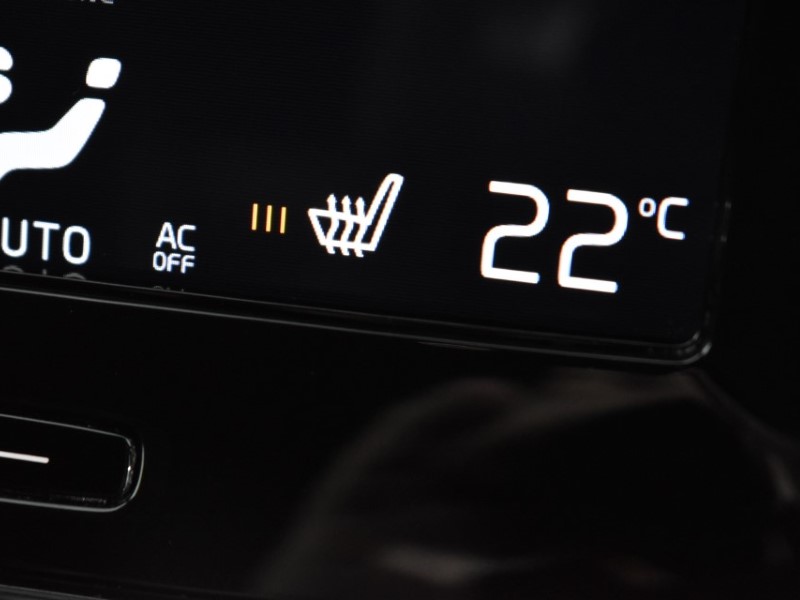 2018 (68) VOLVO XC40 2.0 T4 R DESIGN 5dr AWD Geartronic 3378627