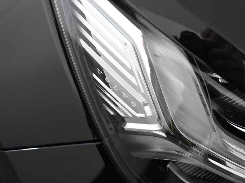 2018 (68) VOLVO XC40 2.0 T4 R DESIGN 5dr AWD Geartronic 3378641