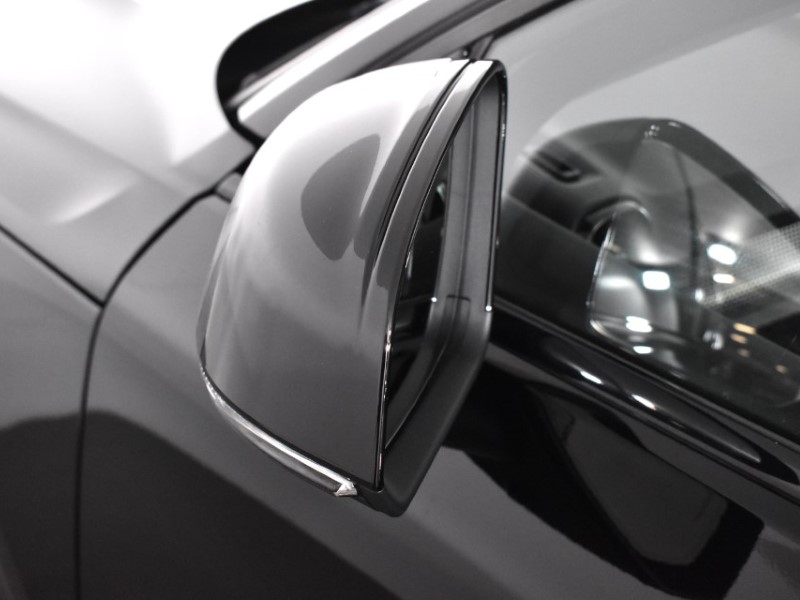 2018 (68) VOLVO XC40 2.0 T4 R DESIGN 5dr AWD Geartronic 3378634