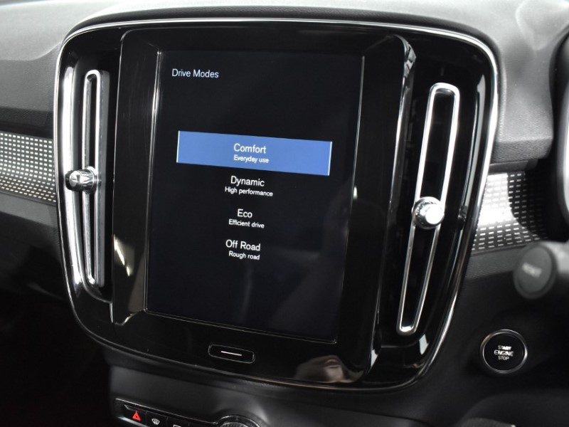 2018 (68) VOLVO XC40 2.0 T4 R DESIGN 5dr AWD Geartronic 3378626