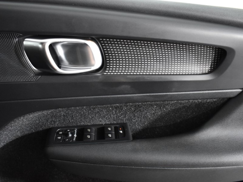 2018 (68) VOLVO XC40 2.0 T4 R DESIGN 5dr AWD Geartronic 3378630