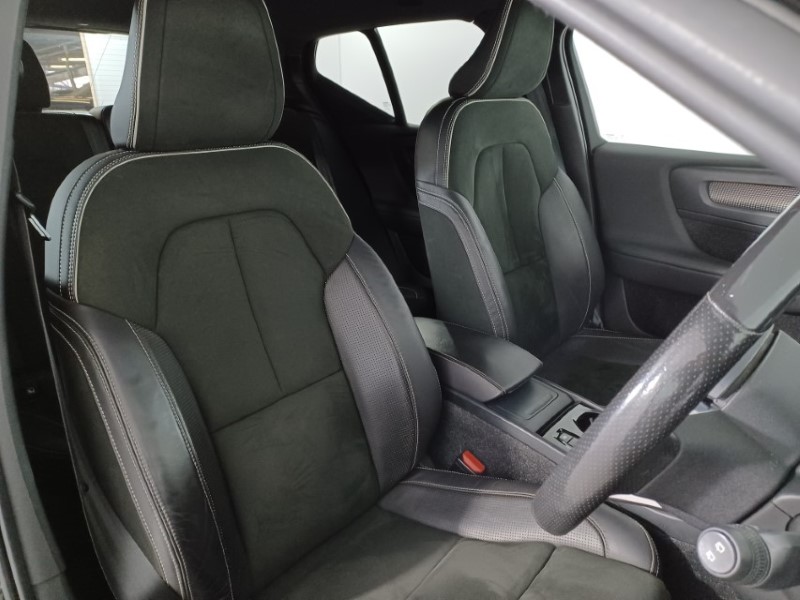 2018 (68) VOLVO XC40 2.0 T4 R DESIGN 5dr AWD Geartronic 3378609