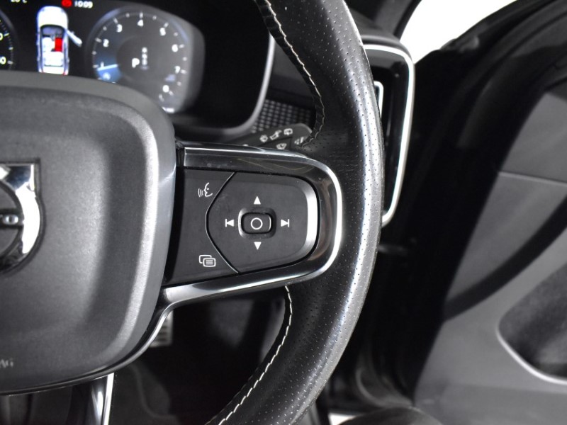 2018 (68) VOLVO XC40 2.0 T4 R DESIGN 5dr AWD Geartronic 3378633