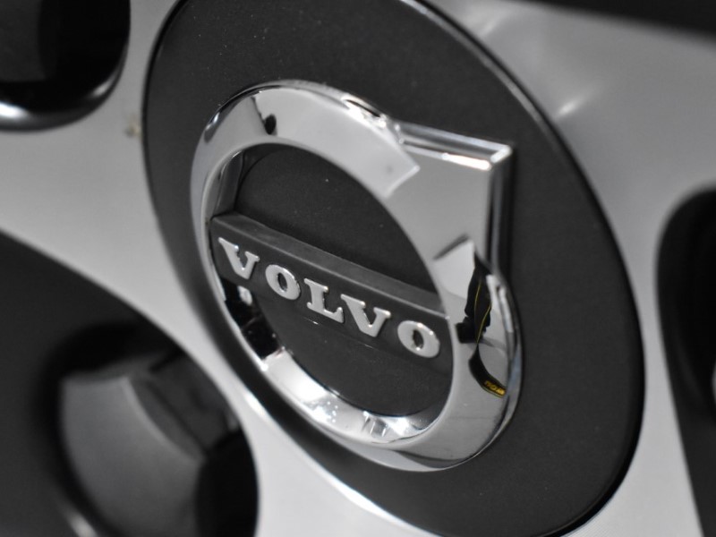 2018 (68) VOLVO XC40 2.0 T4 R DESIGN 5dr AWD Geartronic 3378638