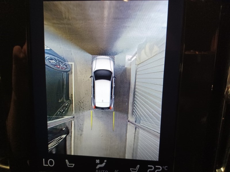 2018 (68) VOLVO XC40 2.0 T4 R DESIGN 5dr AWD Geartronic 3378604