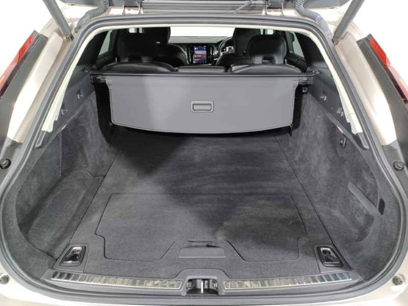 2023 (23) VOLVO V90 2.0 B4P Plus Dark 5dr Auto 3473144