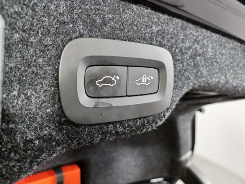 2017 (17) VOLVO S90 2.0 D4 Inscription 4dr Geartronic 3476785