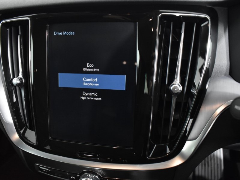 2019 (68) VOLVO V60 2.0 D4 [190] Momentum Pro 5dr Auto 3492944