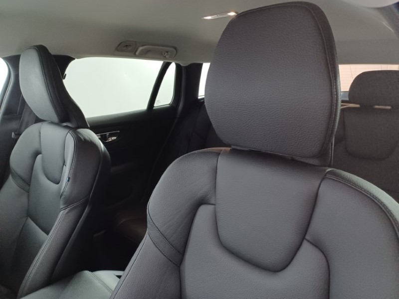 2019 (68) VOLVO V60 2.0 D4 [190] Momentum Pro 5dr Auto 3492931