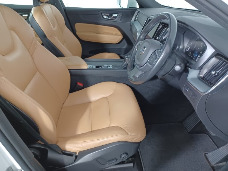 2017 (67) VOLVO XC60 2.0 D4 Momentum 5dr AWD Geartronic 3494570