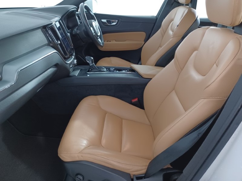 2017 (67) VOLVO XC60 2.0 D4 Momentum 5dr AWD Geartronic 3494585