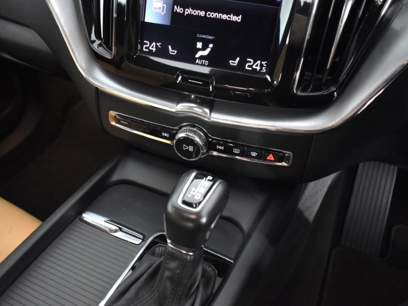 2017 (67) VOLVO XC60 2.0 D4 Momentum 5dr AWD Geartronic 3494598