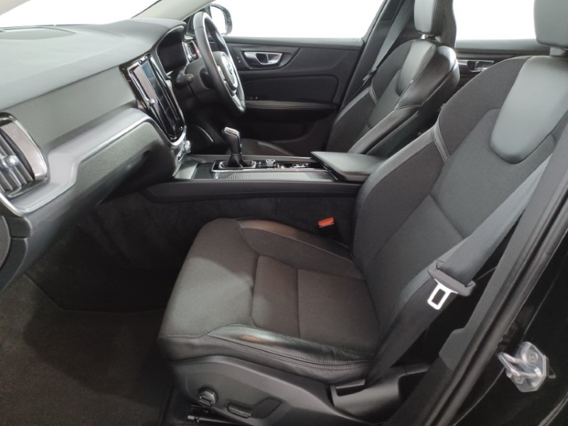 2018 (68) VOLVO V60 2.0 D3 Momentum 5dr 3501244
