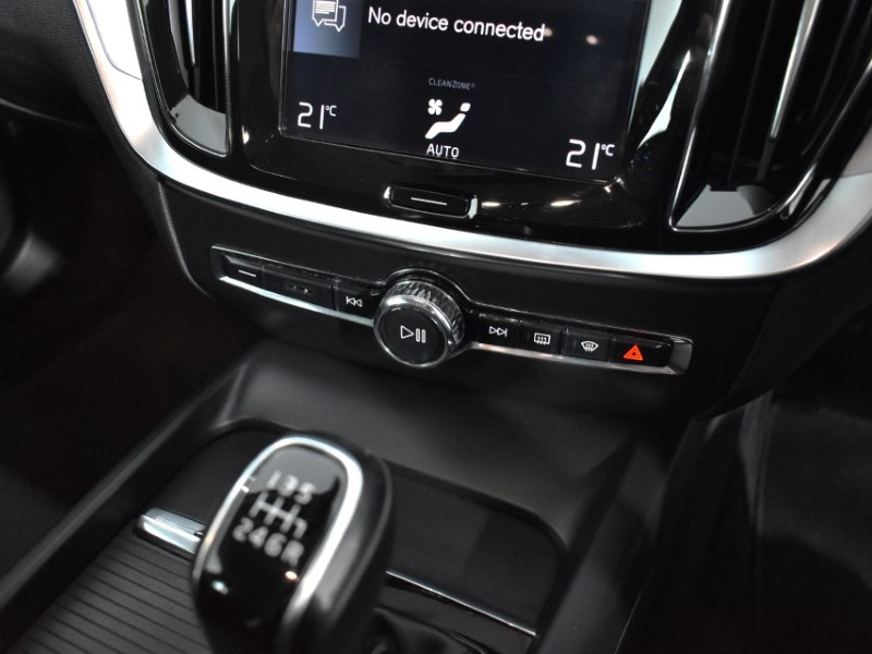 2018 (68) VOLVO V60 2.0 D3 Momentum 5dr 3501258