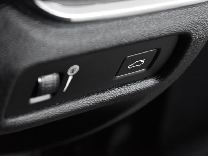 2018 (68) VOLVO V60 2.0 D3 Momentum 5dr 3501261