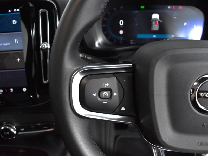 2023 (73) VOLVO XC40 2.0 B4P Ultimate Dark 5dr Auto 3503927