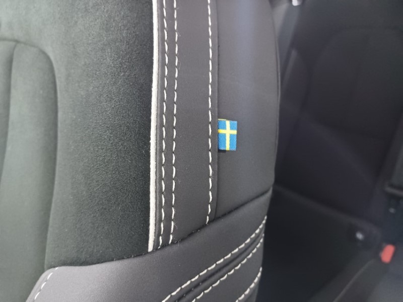 2023 (73) VOLVO XC40 2.0 B4P Ultimate Dark 5dr Auto 3503911