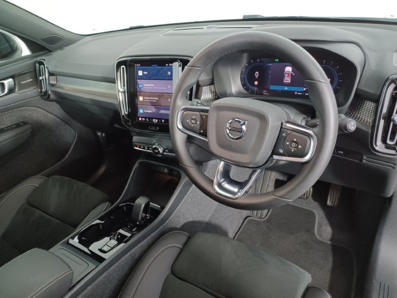 2023 (73) VOLVO XC40 2.0 B4P Ultimate Dark 5dr Auto 3503894
