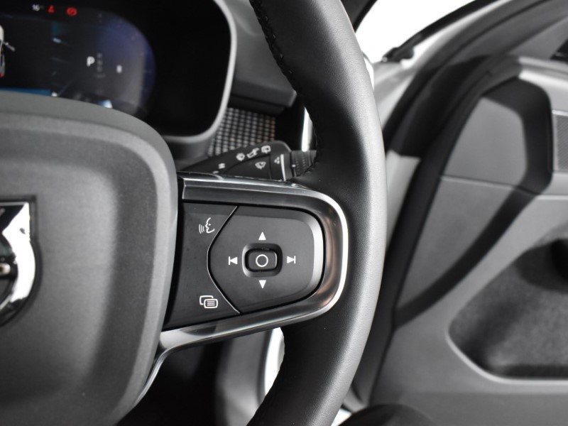 2023 (73) VOLVO XC40 2.0 B4P Ultimate Dark 5dr Auto 3503928