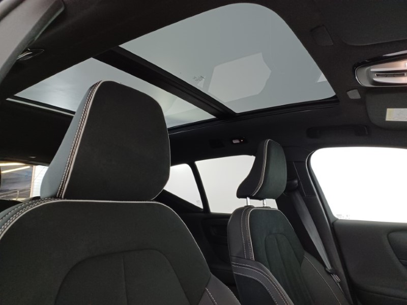 2023 (73) VOLVO XC40 2.0 B4P Ultimate Dark 5dr Auto 3503897