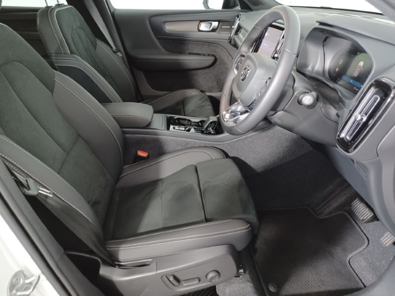 2023 (73) VOLVO XC40 2.0 B4P Ultimate Dark 5dr Auto 3503895