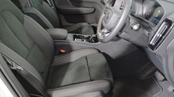 2023 (73) VOLVO XC40 2.0 B4P Ultimate Dark 5dr Auto 3503895