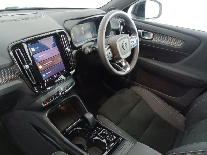 2023 (73) VOLVO XC40 2.0 B4P Ultimate Dark 5dr Auto 3503909