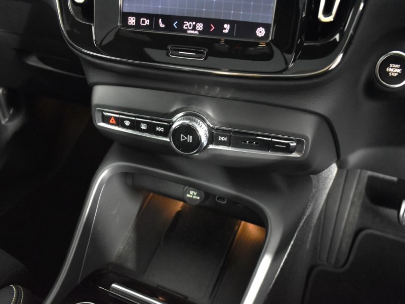 2023 (73) VOLVO XC40 2.0 B4P Ultimate Dark 5dr Auto 3503924