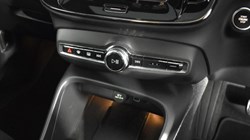 2023 (73) VOLVO XC40 2.0 B4P Ultimate Dark 5dr Auto 3503924