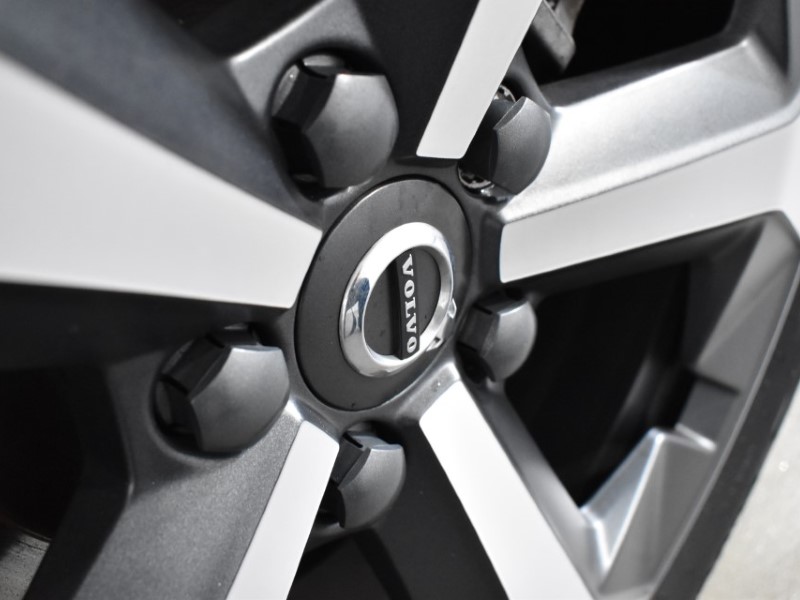 2023 (73) VOLVO XC40 2.0 B4P Ultimate Dark 5dr Auto 3503940