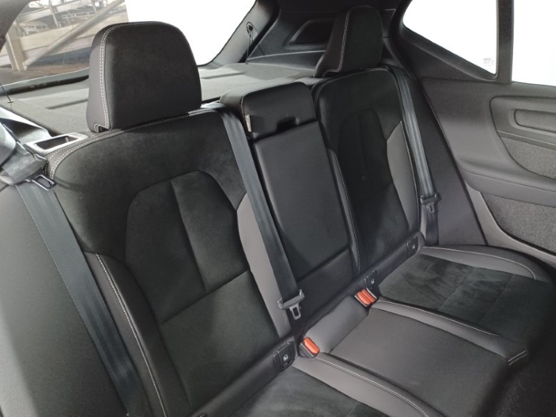 2023 (73) VOLVO XC40 2.0 B4P Ultimate Dark 5dr Auto 3503900