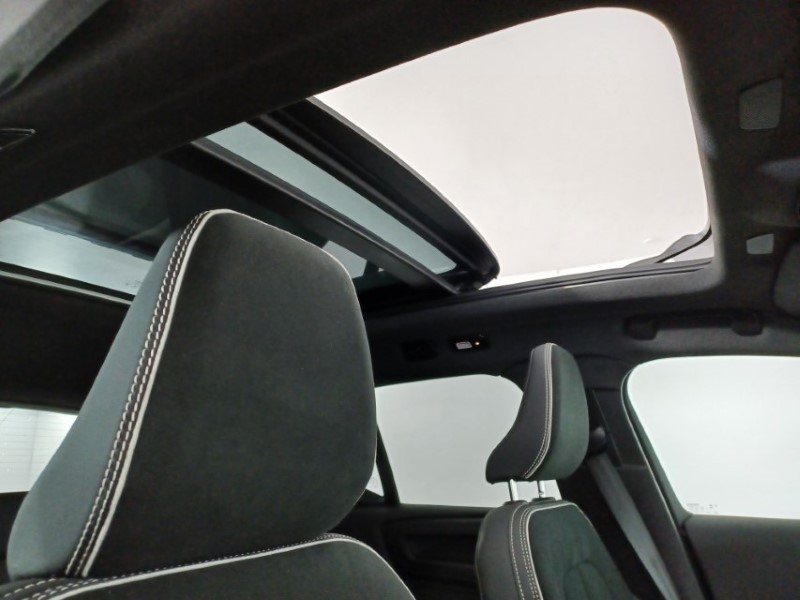 2023 (73) VOLVO XC40 2.0 B4P Ultimate Dark 5dr Auto 3503898